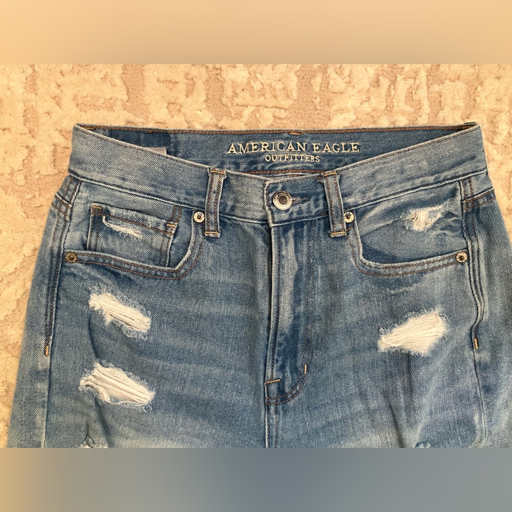 American Eagle Distressed Mom Jeans size 2 regular - Picture 6 of 11